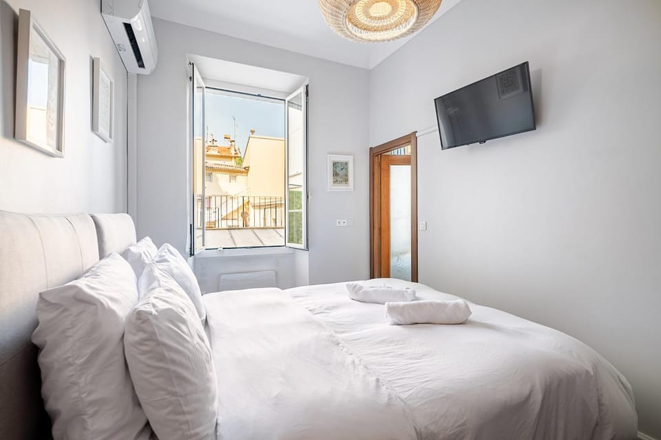 TV and multimedia, Photo of the whole room, Bedroom, air conditioner