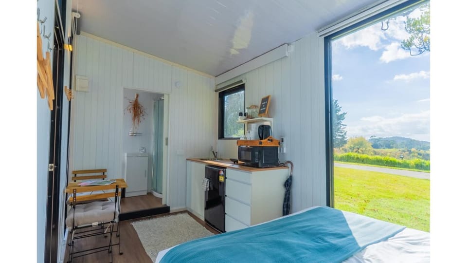 Dining area, kitchen