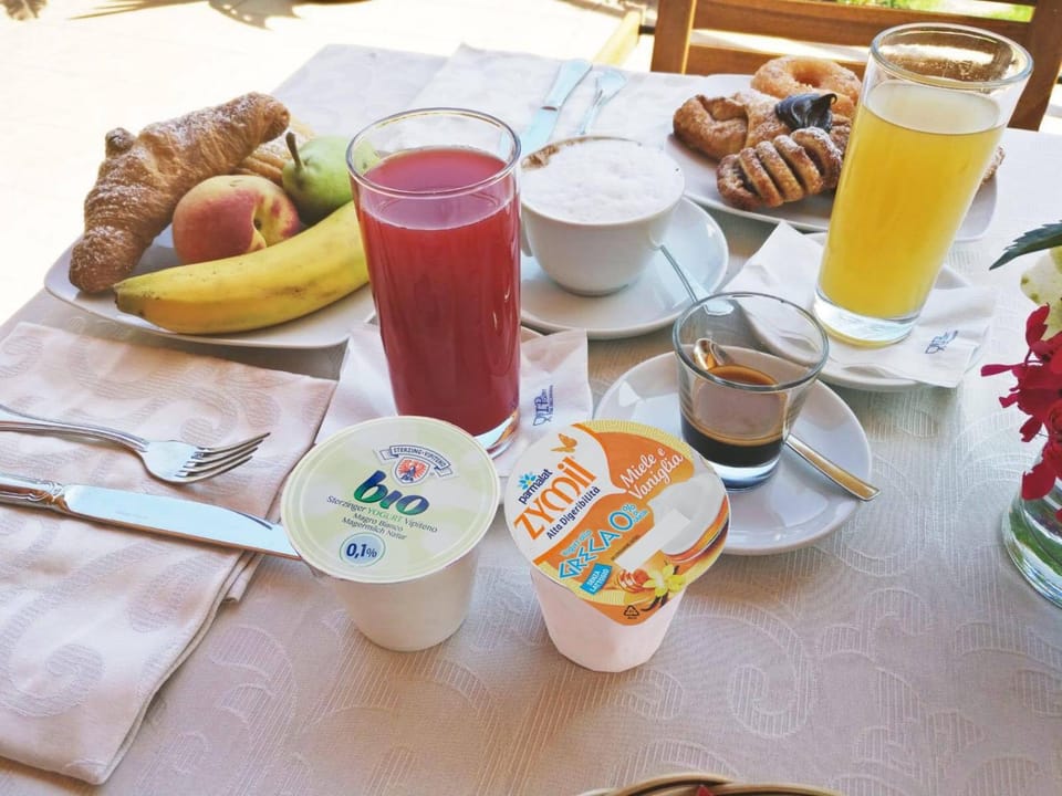 Food and drinks, Buffet breakfast