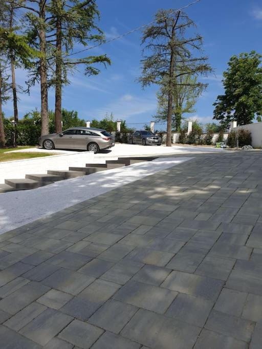 Garden view, Parking