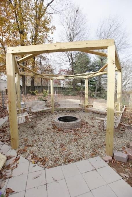 5 KING BEDS, 1Q 1Full P/O NEWLY REMODELED 2800 sq ft House in Knoxville