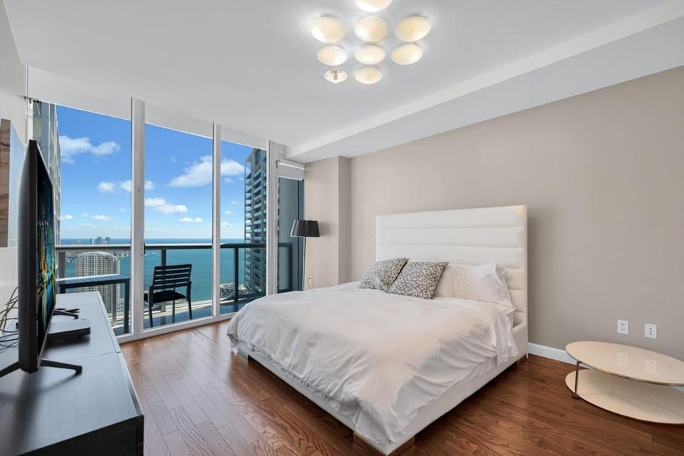 Brickell Luxury 1BR Hotel Tower Bay Views House in Brickell