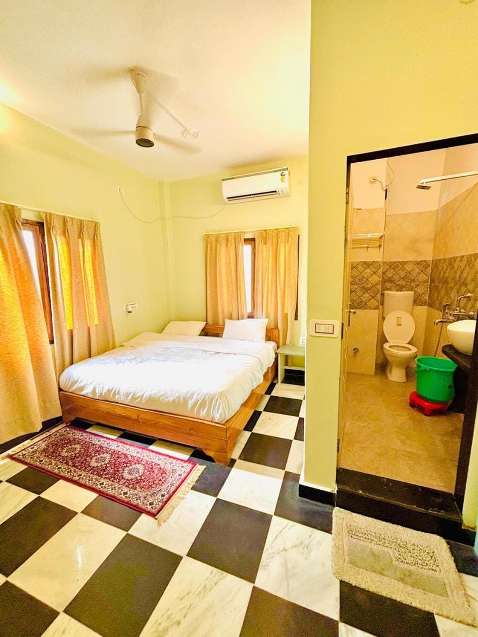 Bed, Bathroom, Photo of the whole room, Bedroom