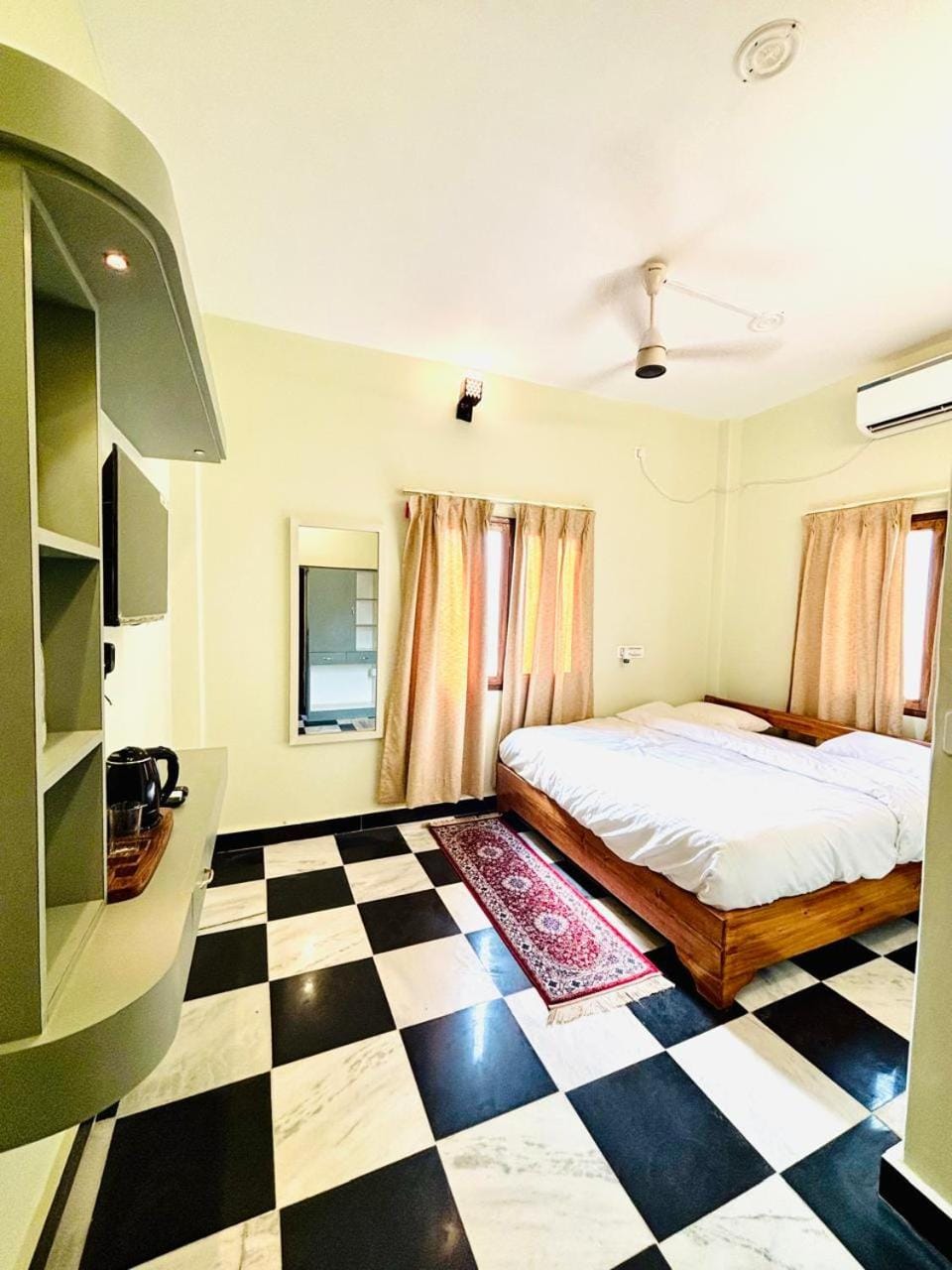 Bed, TV and multimedia, Bedroom