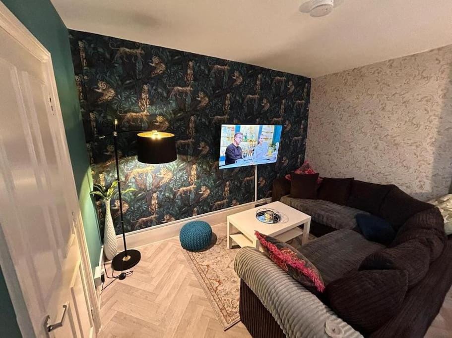 TV and multimedia, Living room, Seating area