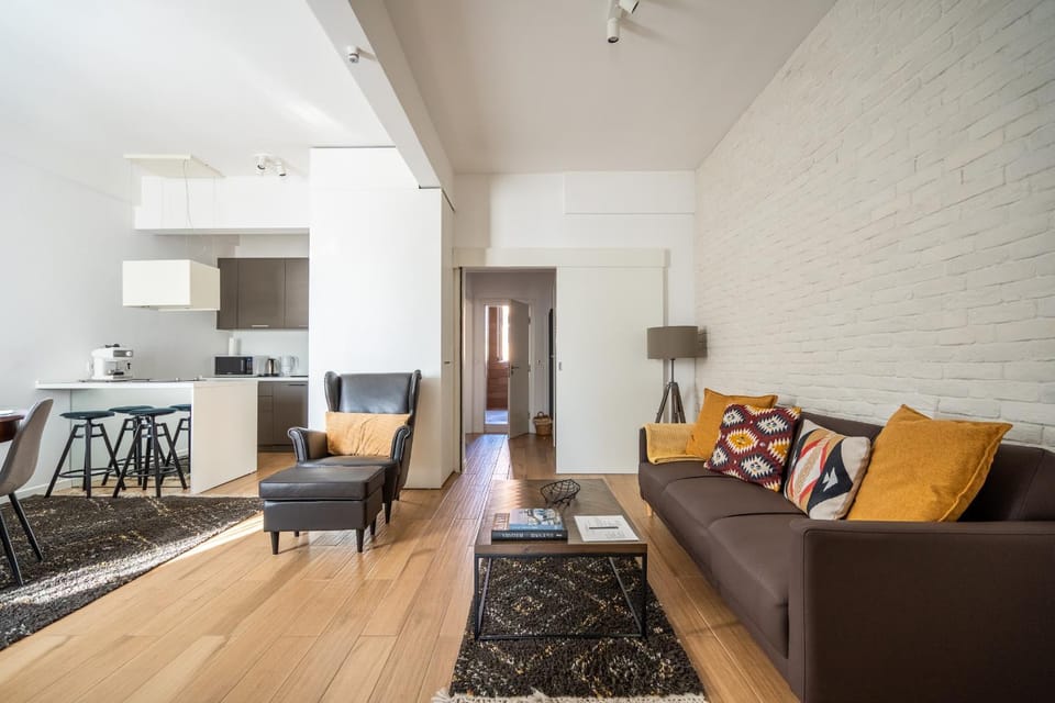 Kitchen or kitchenette, Living room, Seating area, Dining area