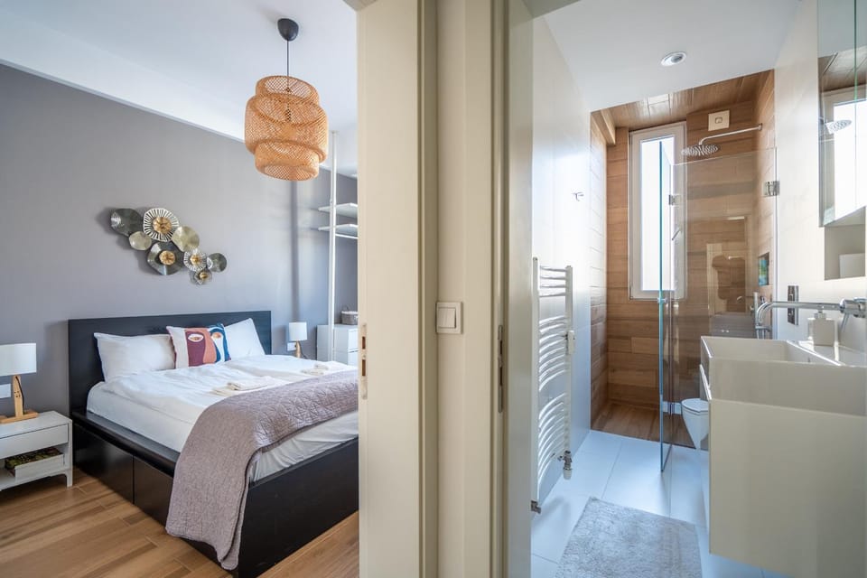 Bed, Bathroom, Bedroom