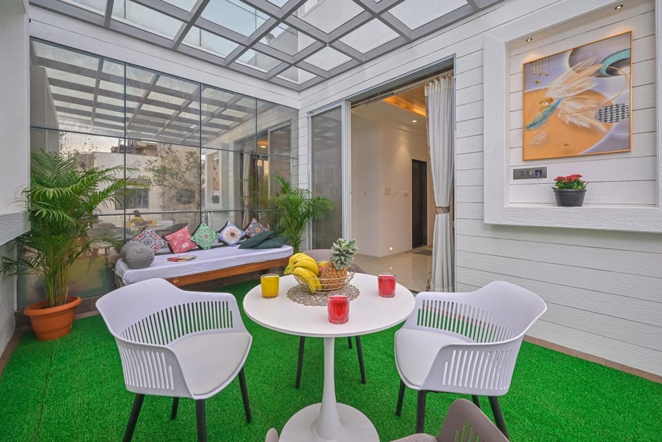 Garden, Seating area, Dining area