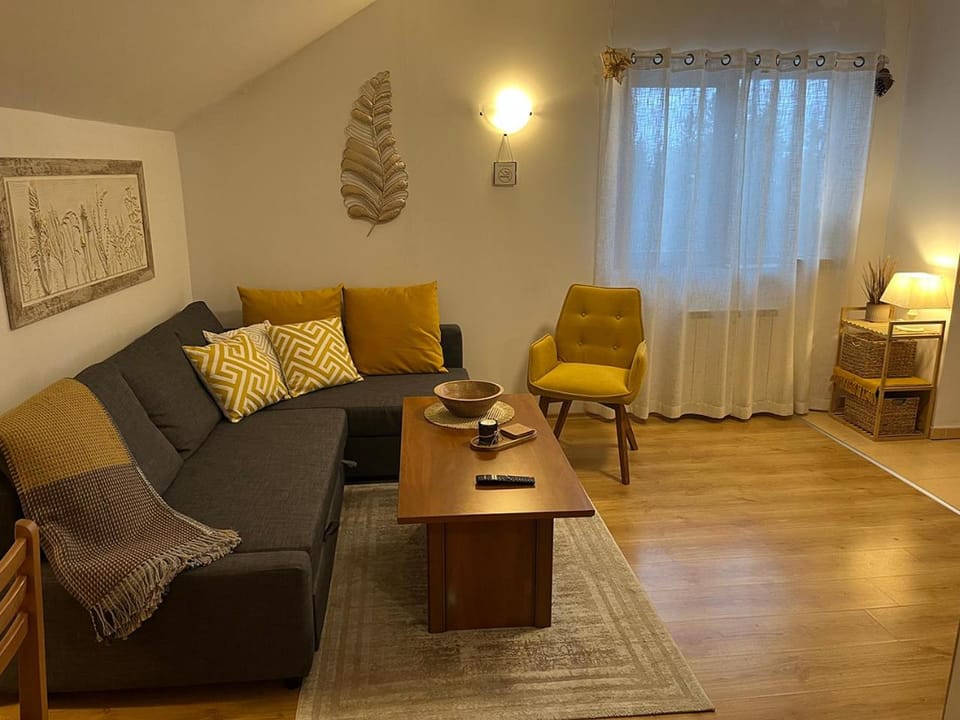 Communal lounge/ TV room, Living room, Seating area