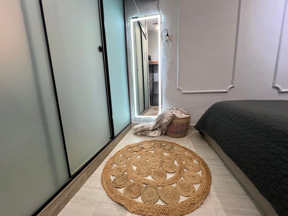 Bed, Seating area, Bedroom