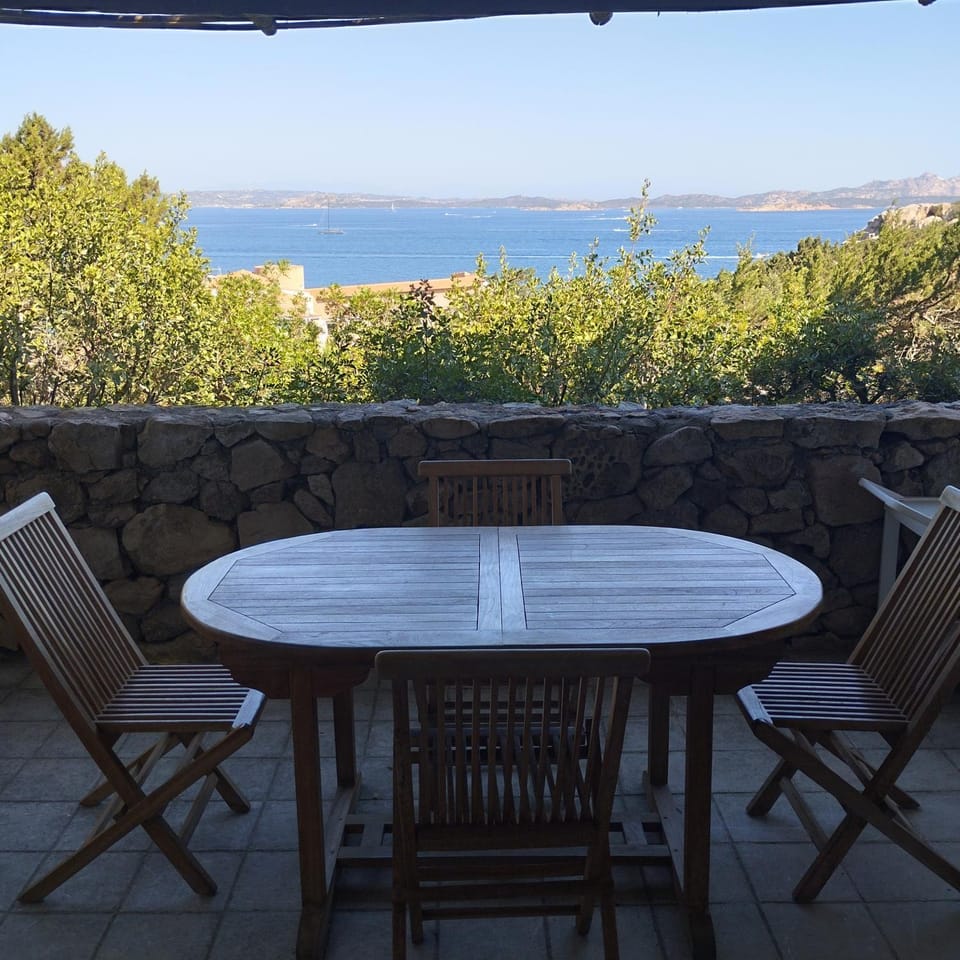 Seaside Apartment Baja Sardinia - Rent from July 25, 2026, to August 15, 2026 Apartment in Sardinia
