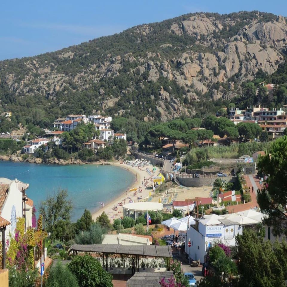 Seaside Apartment Baja Sardinia - Rent from July 25, 2026, to August 15, 2026 Apartment in Sardinia