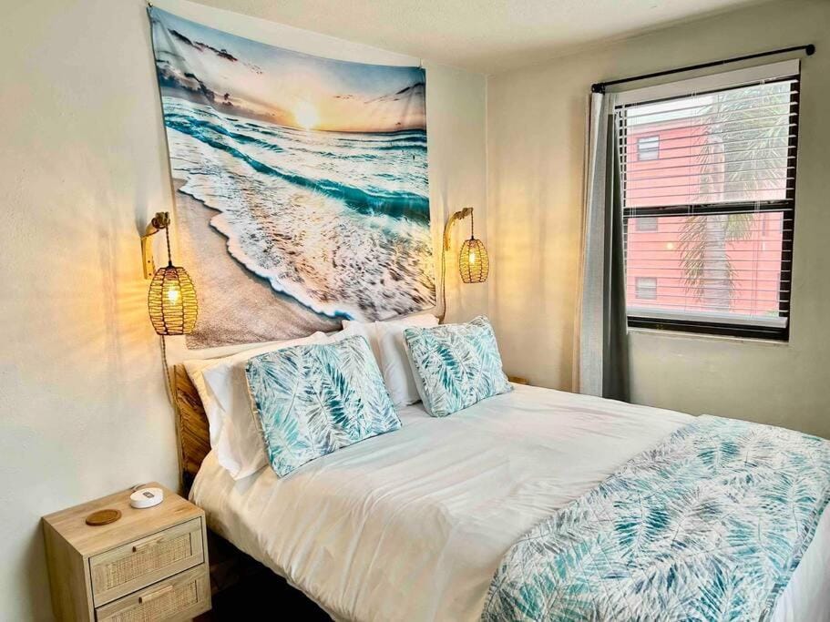 Ocean view balcony with heated pool Apartment in Saint Pete Beach