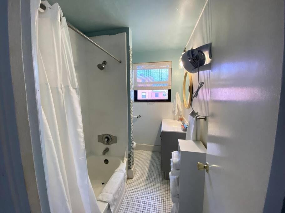 Ocean view balcony with heated pool Apartment in Saint Pete Beach