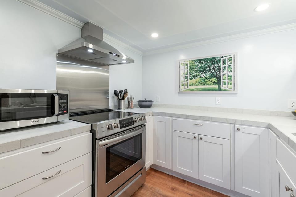 dishwasher, pet friendly, stove, toaster, kitchen