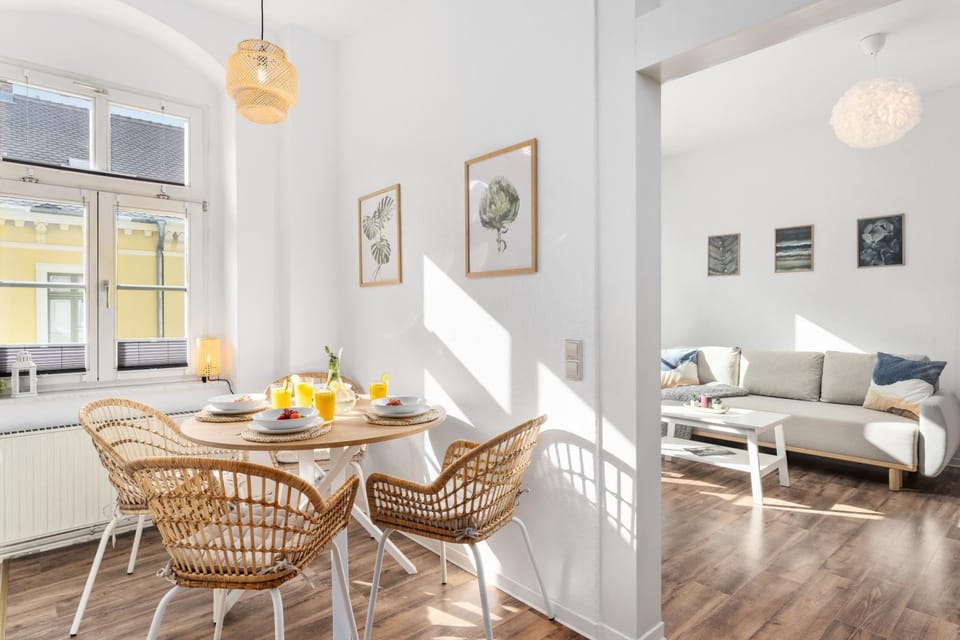 Living room, Seating area, Dining area