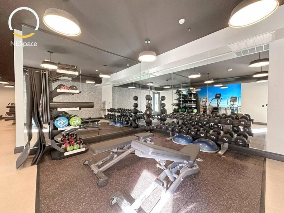 Urban Chic: Your Private 1B in heart of Koreatown Apartment in San Fernando Valley