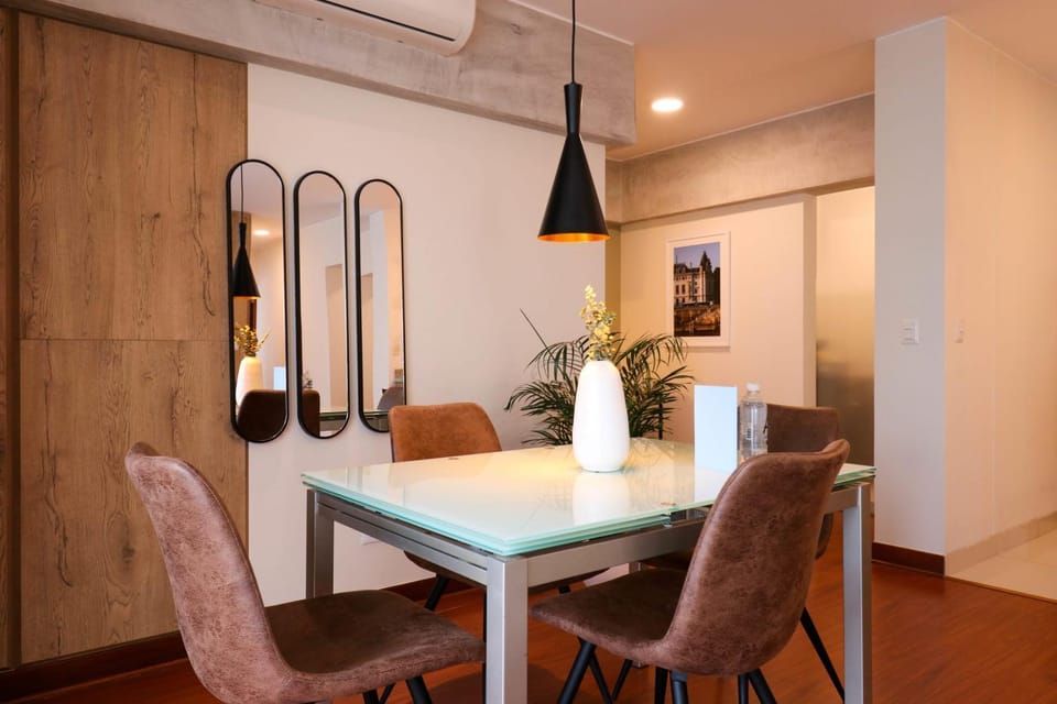 Seating area, Dining area