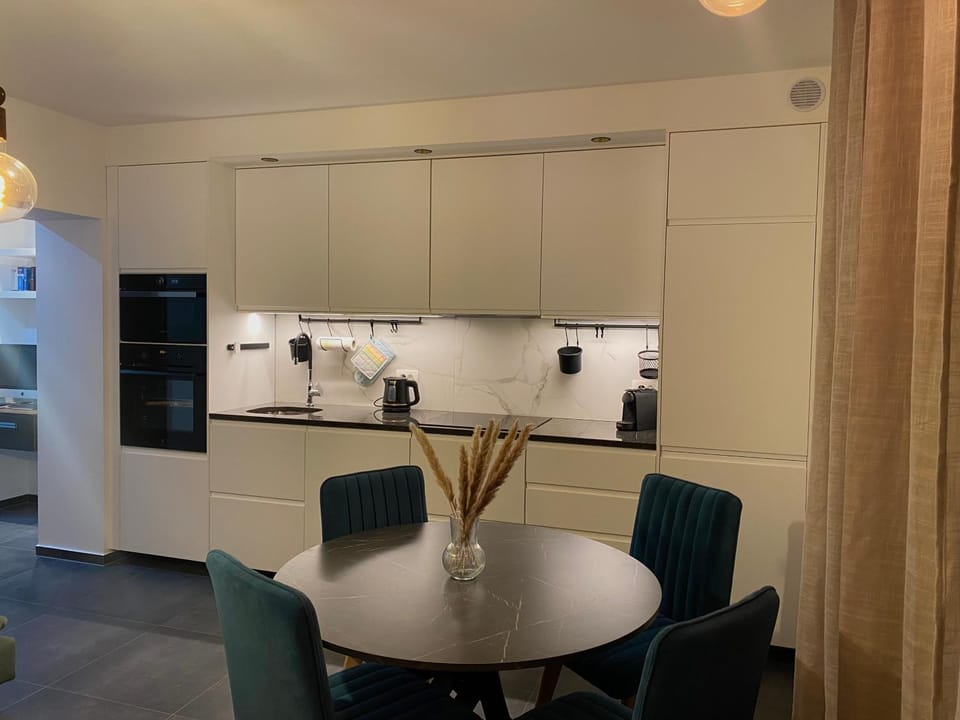 Coffee/tea facilities, Kitchen or kitchenette, Dining area, minibar, pet friendly, stove