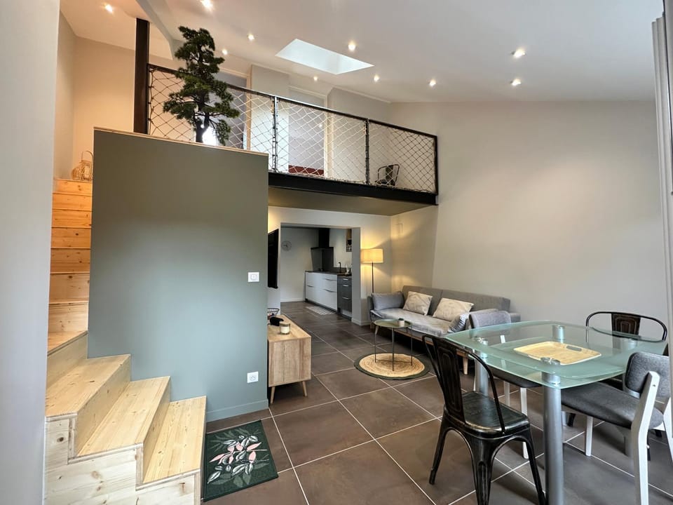 Living room, Dining area