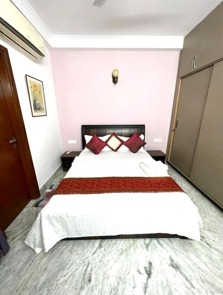 Bed, Photo of the whole room, Bedroom, wardrobe