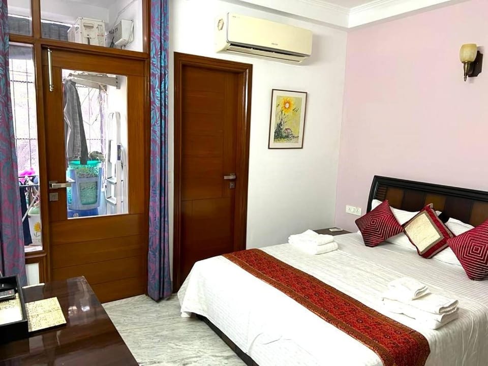 Bed, Photo of the whole room, Bedroom, air conditioner