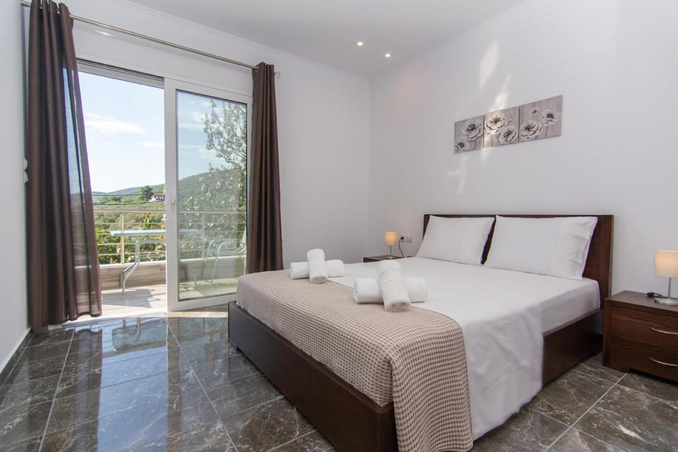 Bed, View (from property/room), Balcony/Terrace, Bedroom, towels