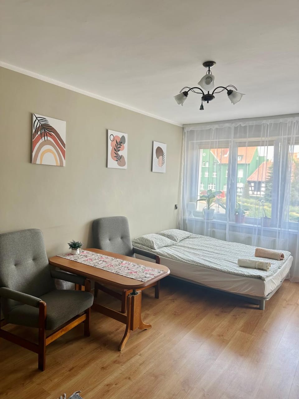 Bed, Living room, Photo of the whole room, Seating area