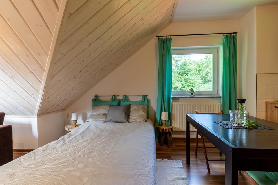 Bed, Photo of the whole room, Dining area, Bedroom