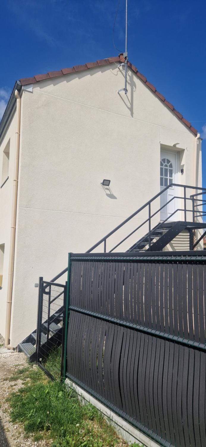 Appartement cosy spacieux parking gratuit en face Apartment in Troyes