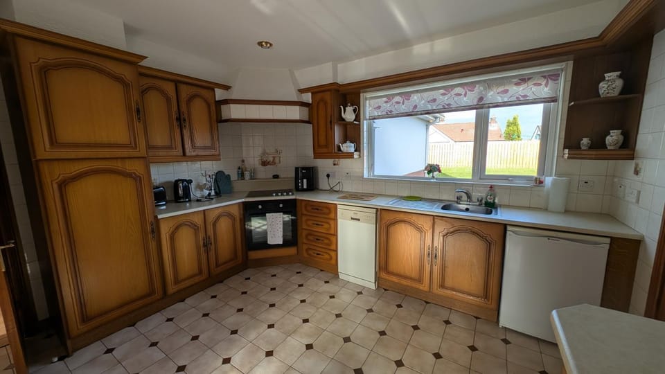 Coffee/tea facilities, Kitchen or kitchenette, dishwasher, oven, toaster