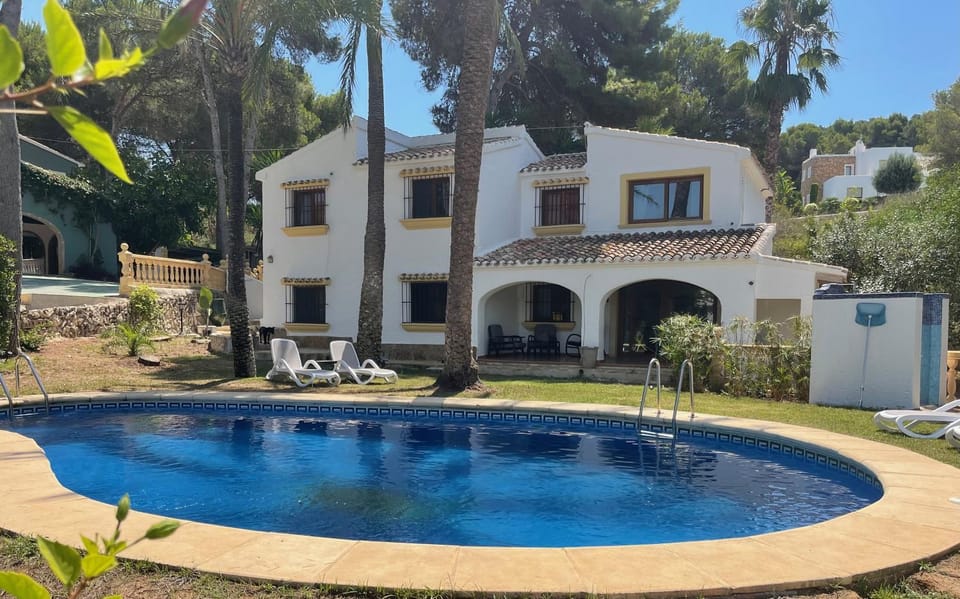 Property building, Garden, Garden view, Pool view, Swimming pool, sunbed