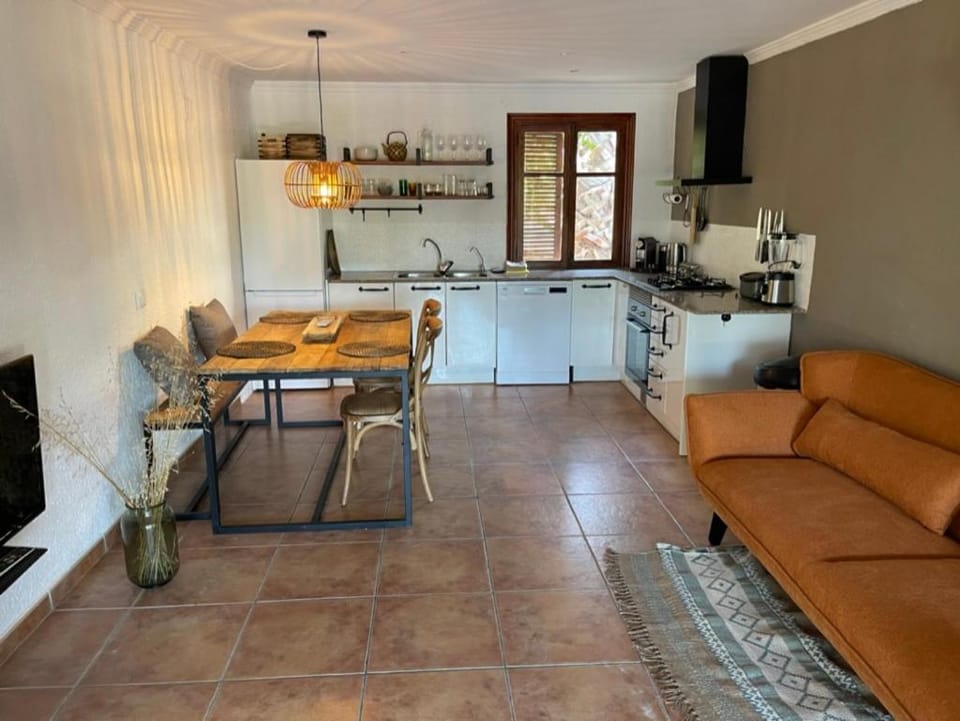 Coffee/tea facilities, Kitchen or kitchenette, Living room, Seating area, Dining area, pet friendly, toaster