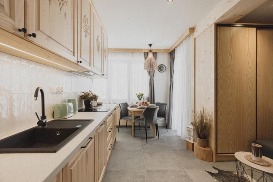 Kitchen or kitchenette