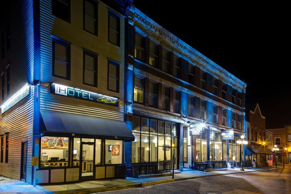 Property building, Facade/entrance, Property logo or sign