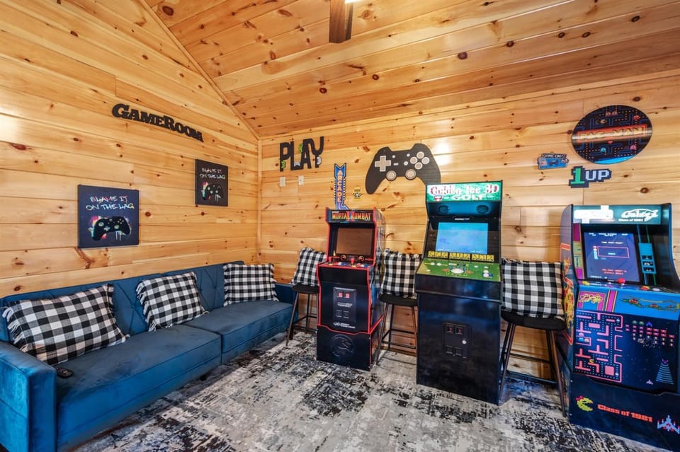 1 mile to Parkway Pvt Indoor Pool Cabin, SL14BBQ Cabin in Pigeon Forge