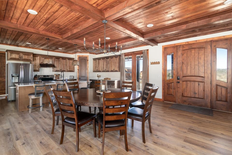 Dining area, kitchen