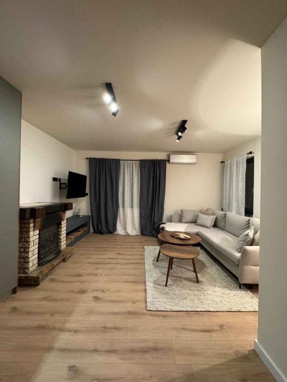 TV and multimedia, Living room, Photo of the whole room, Seating area