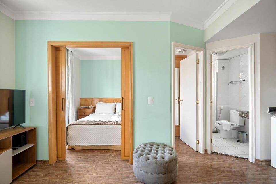 Bed, TV and multimedia, Living room, Photo of the whole room, Seating area, Bedroom, wardrobe