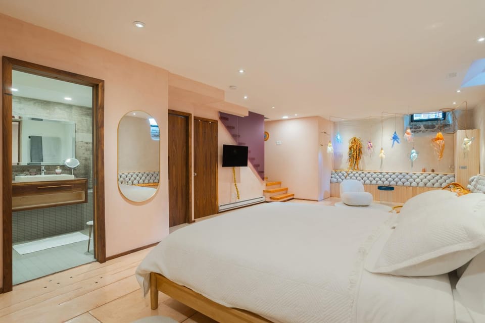 Shower, Bathroom, TV and multimedia, Bedroom, hair dryier, internet, wardrobe, washing machine, dryer