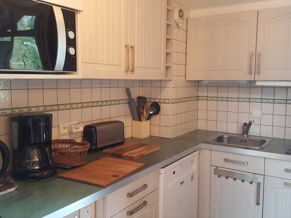 Studio dernier étage avec balcon, parking et WiFi, animaux admis - FR-1-512-276 Apartment in Auvergne-Rhône-Alpes