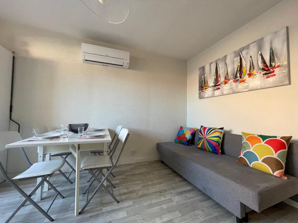Appartement 2 pièces avec climatisation, terrasse et parking près des plages - FR-1-338-546 Apartment in Occitanie