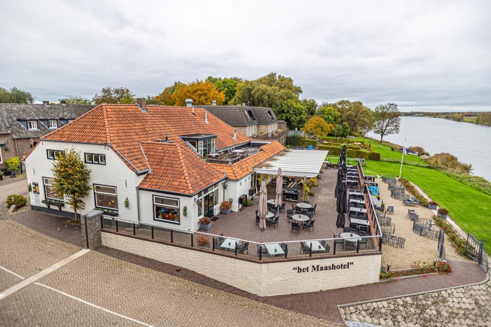 Property building, Restaurant/places to eat