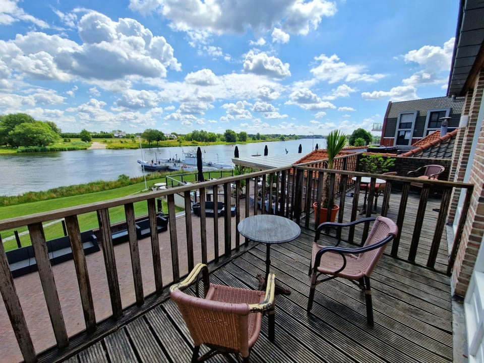 Natural landscape, View (from property/room), Balcony/Terrace, River view