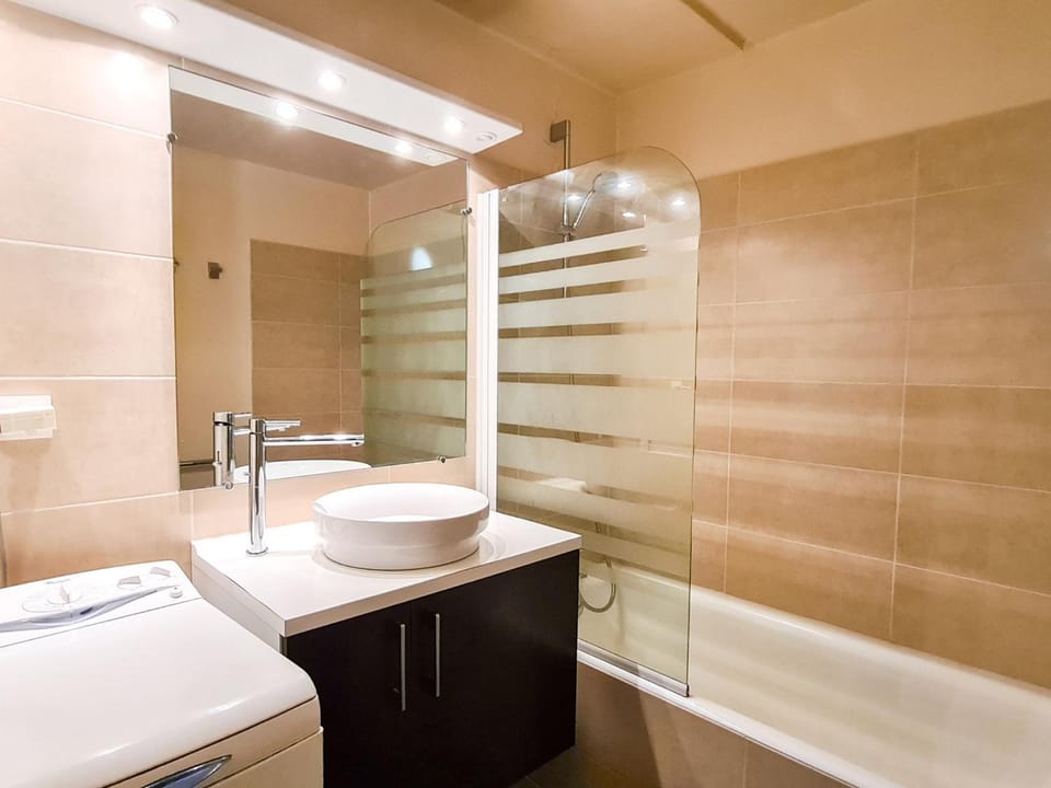 Appartement spacieux, balcon - 8 pers. - FR-1-425-218 Apartment in Arâches-la-Frasse