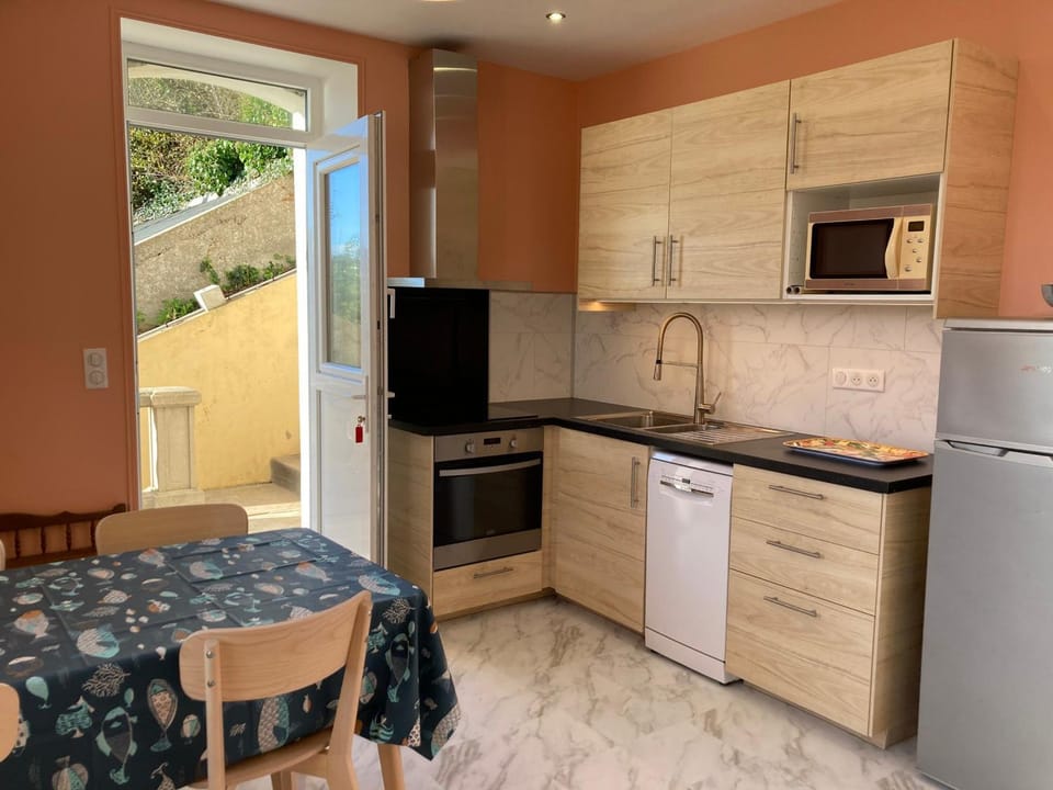 Appartement 2* à Sauzon, terrasse, 4 pers. - FR-1-418-235 Apartment in Brittany