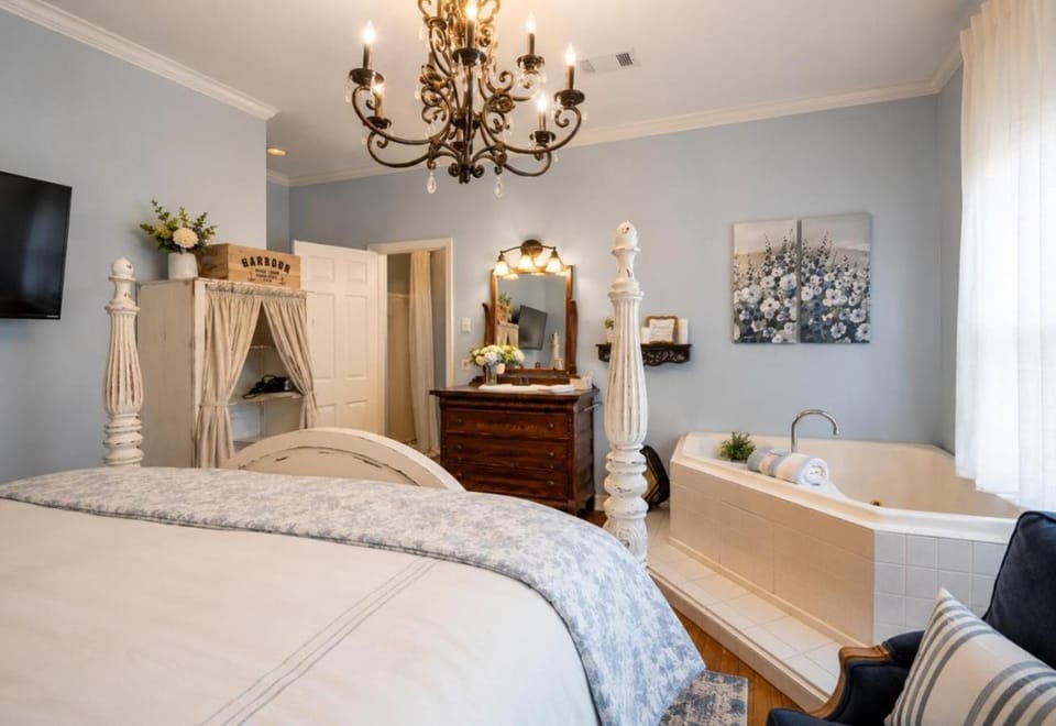 TV and multimedia, Bedroom, Bath