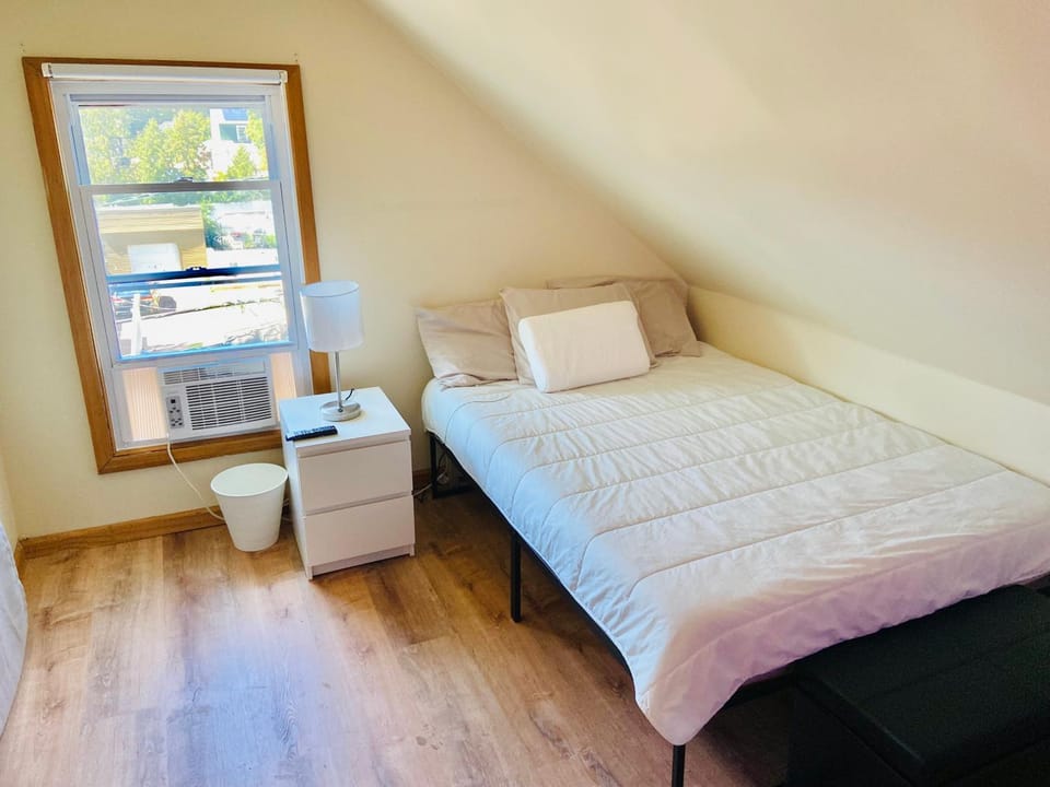 Bright, Stylish & Cozy Private Attic Unit near NYC! Apartment in Paterson