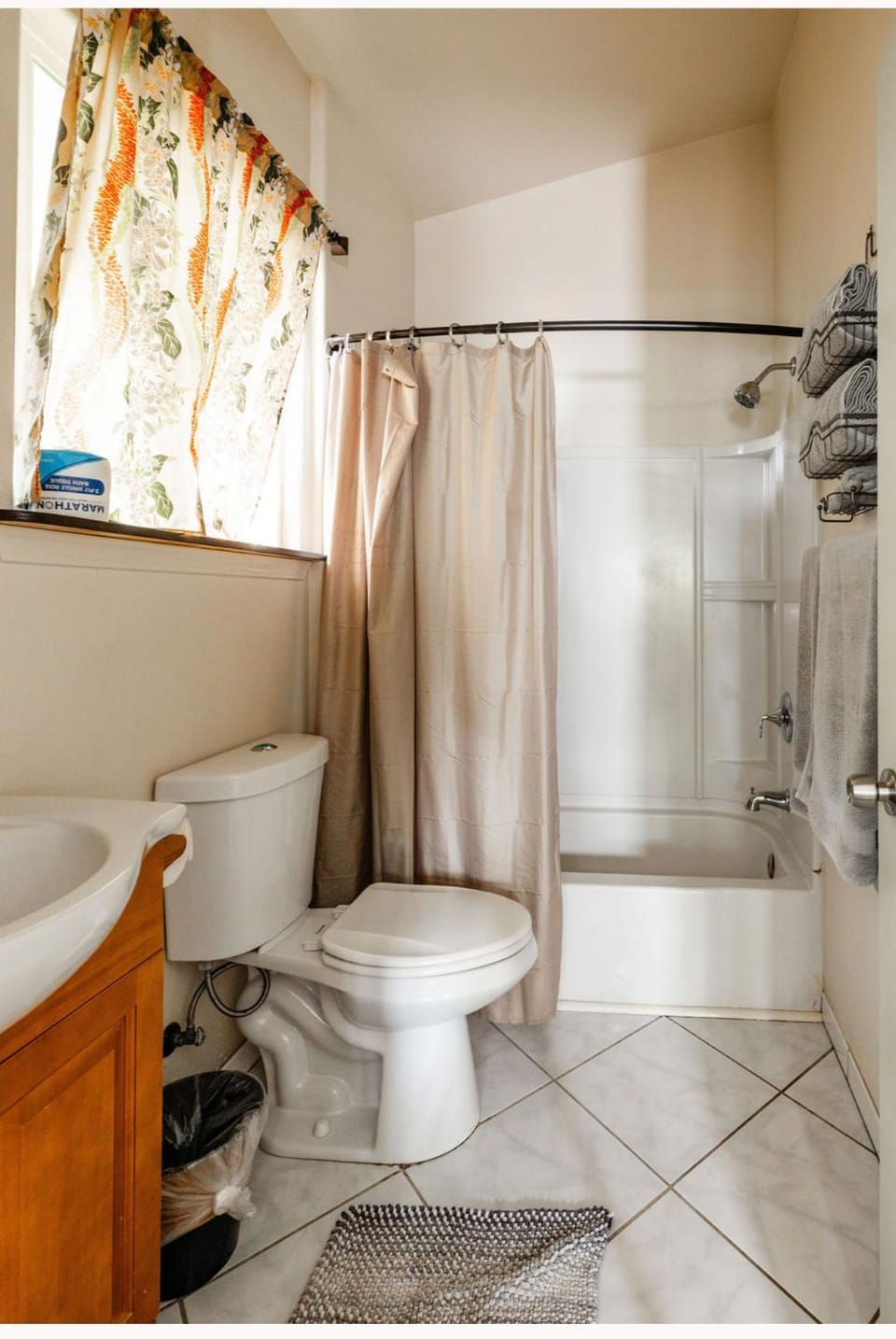 The Dolphin Cottage at Kehena Beach House in Big Island