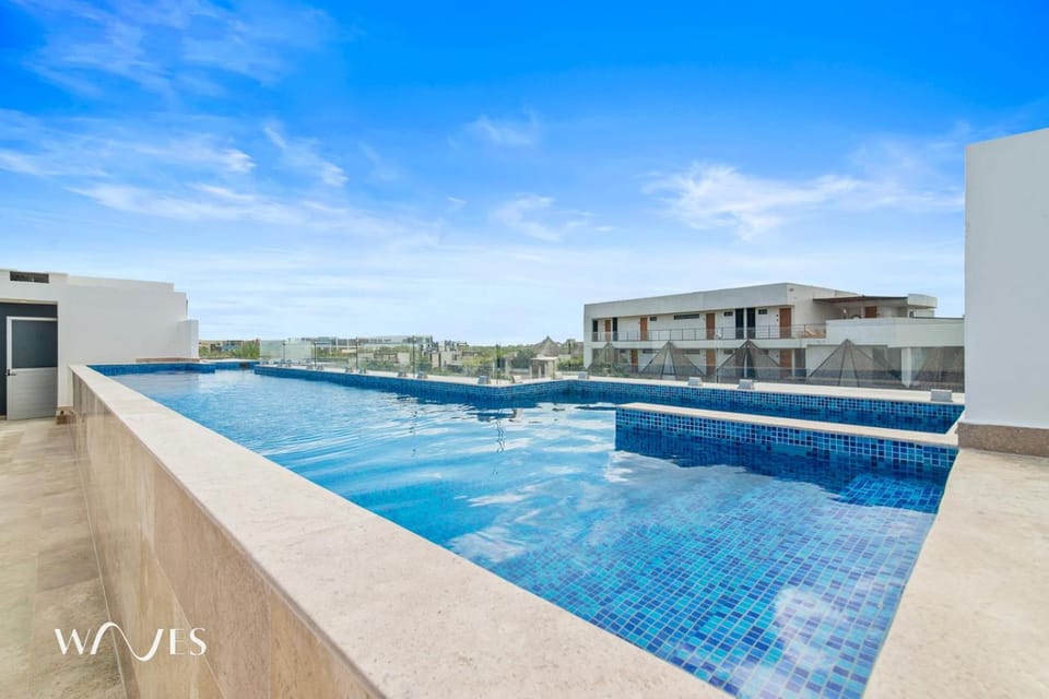 Day, Pool view